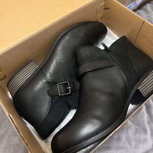 Clarks Addiy Black Leather Ankle Boots BNWT